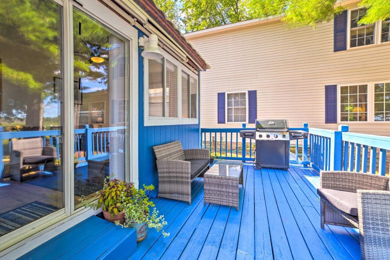 East Tawas Lakefront Getaway With Kayaks And Deck Dış mekan fotoğraf